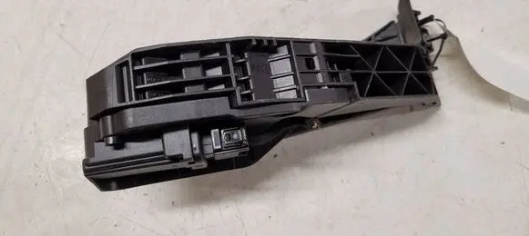 BMW 1 E81 E87 Accelerator throttle pedal 35426786589 12037310 6PV00937920