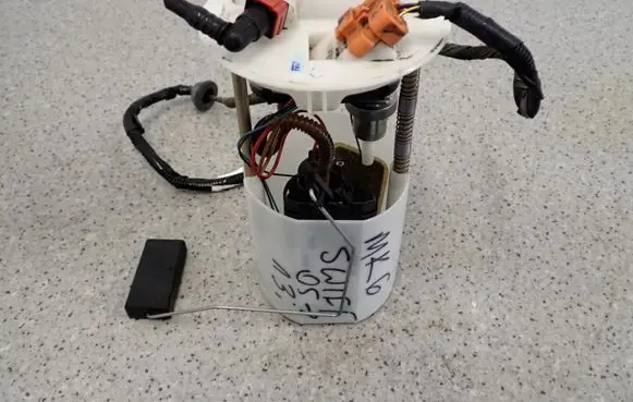 Suzuki Swift I In-tank fuel pump 