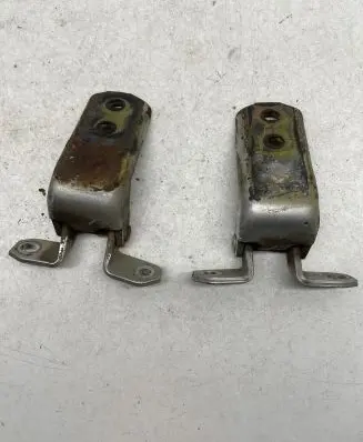 Suzuki Grand Vitara II Front door lower hinge 
