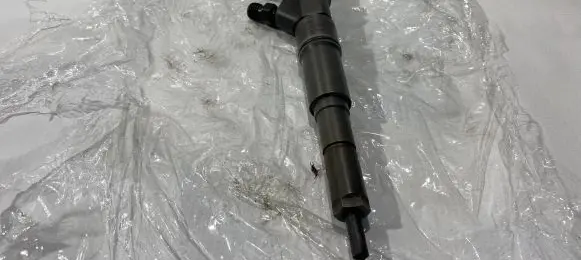 BMW 5 E60 E61 Fuel injector 445110216