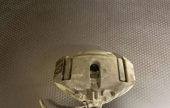 BMW 5 F10 F11 Front brake caliper 6030348