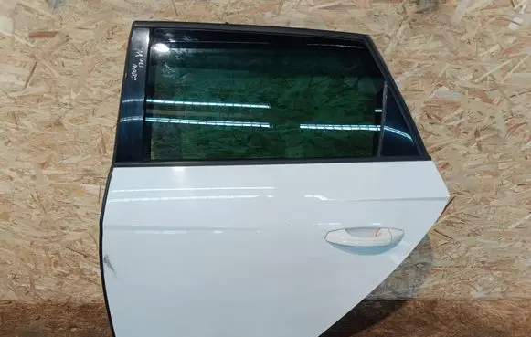 Seat Leon (5F) Rear door