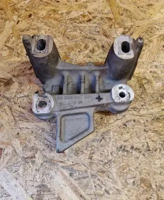 Peugeot 208 Engine mounting bracket 9826364780 E20120