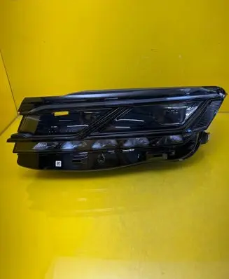 Volkswagen Touareg III Headlight/headlamp 761941081A
