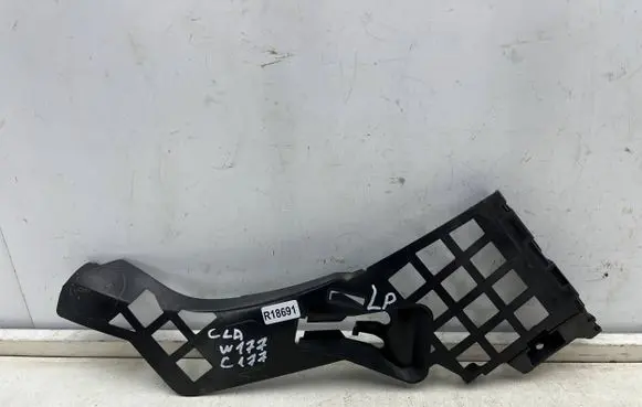 Mercedes-Benz CLA C117 X117 W117 Front bumper mounting bracket a1178856300