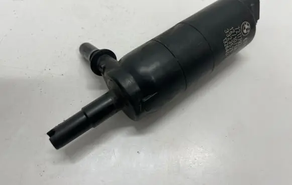 BMW 5 F10 F11 Headlight washer pump 7217792