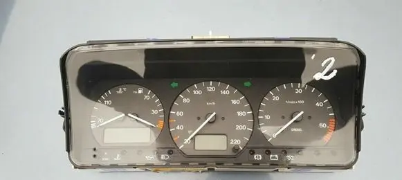 Volkswagen PASSAT B4 Speedometer (instrument cluster) 3A0919033R