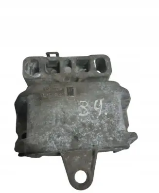 Engine mounting bracket