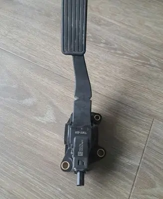Honda CR-V Accelerator throttle pedal TNYE5