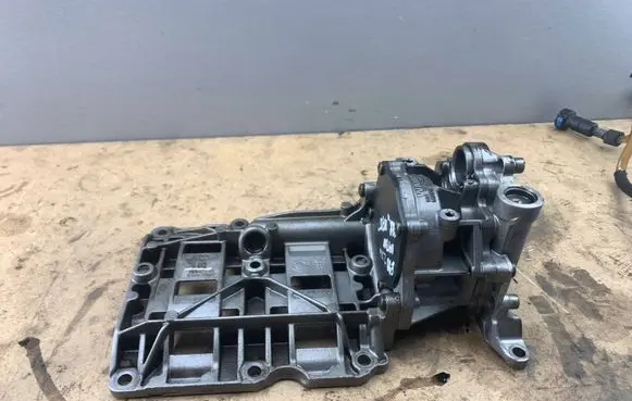 BMW 3 E90 E91 Oil pump 7810823 11417810823