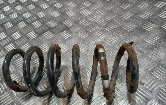 Toyota Avensis T270 Rear coil spring