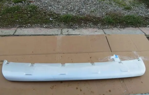 Front bumper lip