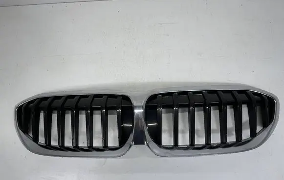 BMW 3 G20 G21 Front bumper upper radiator grill 7449432 8075665 8075666