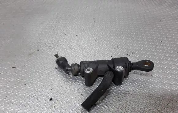 BMW 5 E39 Clutch master cylinder 21521165010