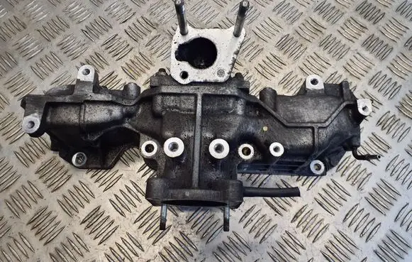 Toyota Avensis T270 Intake manifold