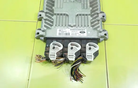 Land Rover Discovery 3 - LR3 Engine control unit/module 7H2Q12A650AF