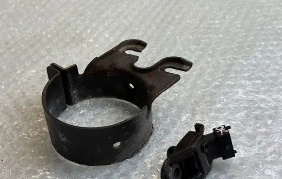 BMW 5 E39 Fuel pressure sensor 0261230046
