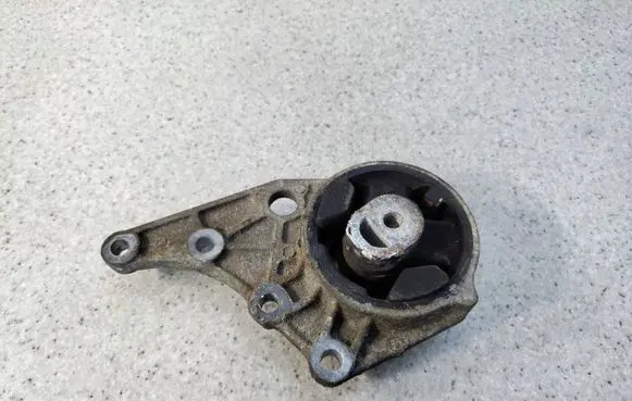 Chrysler Grand Voyager IV Engine mount bracket 42332J