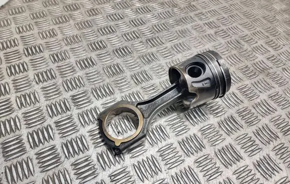 Mercedes-Benz E W212 Piston with connecting rod 65100