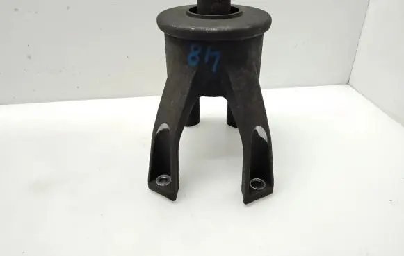 Volkswagen Transporter - Caravelle T5 Engine mount bracket 7H0199849