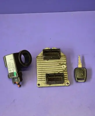Opel Zafira A Engine control unit/module ECU 55351752 S0300703 5WK91727