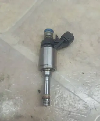 Nissan Juke I F15 Fuel injector 166001KC0A