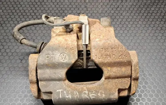 Volkswagen Touareg I Front brake caliper 7L6106D
