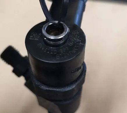 Opel Insignia A Fuel injector 0445110327