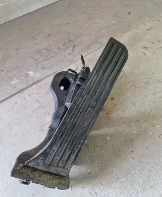 Volkswagen PASSAT B6 Accelerator throttle pedal