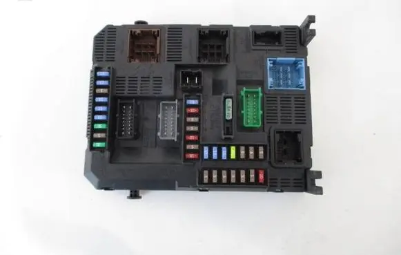 Peugeot 308 Central body control module 9807054180 N04