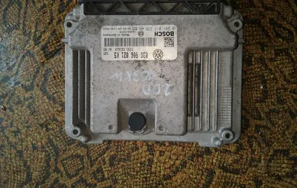 Volkswagen Golf V Engine control unit/module 03G906021KS 0281013235