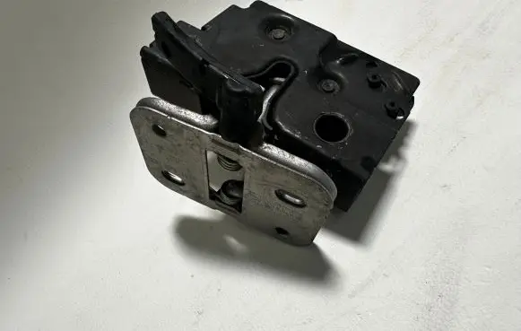 Volkswagen Passat Alltrack Engine bonnet/hood lock/catch