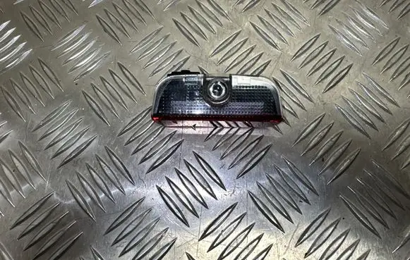 Volkswagen PASSAT B8 Front door interior light