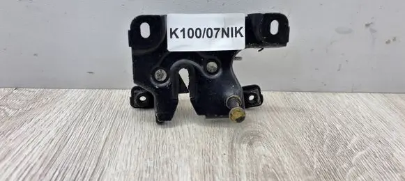Audi A4 S4 B5 8D Engine bonnet/hood lock/catch 8D0823509