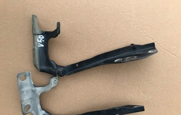 Volvo C30 Engine bonnet/hood hinges