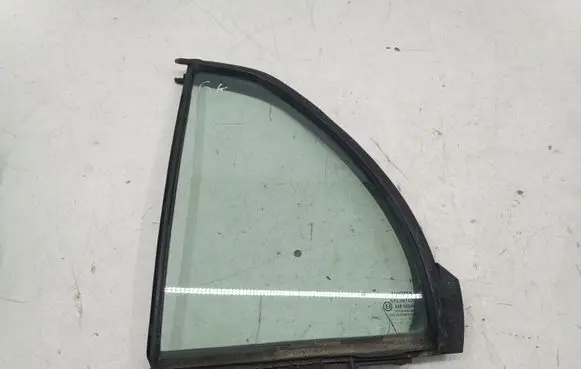 Toyota Yaris Rear vent window glass