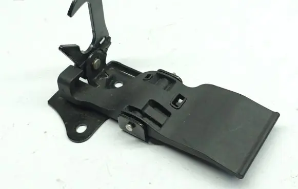 Audi A8 S8 D2 4D Engine bonnet/hood lock/latch loop/hook 4H0823485D