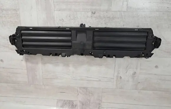 Audi A4 S4 B9 Intercooler air guide/duct channel 8w0807663