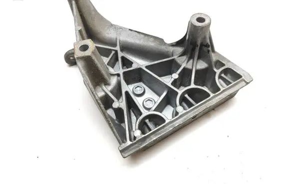 Volkswagen Polo V 6R Engine mounting bracket 03L199207A V160KTS23 1S19CU3