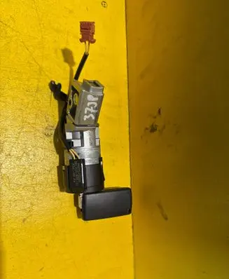 Peugeot 308 Ignition lock 9663123280