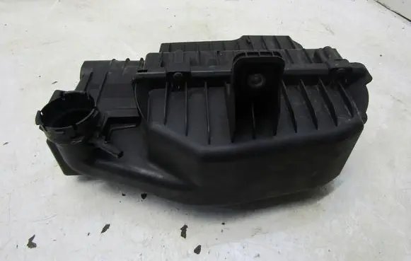 Opel Crossland X Air filter box Z12006528