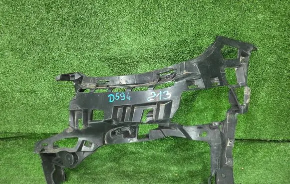 Mercedes-Benz E W213 Front bumper mounting bracket A2138857104