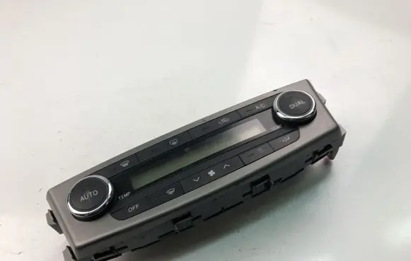 Toyota Avensis T270 Climate control unit 5590005450