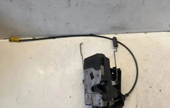 Opel Vivaro Front door lock 8200008246 91166237