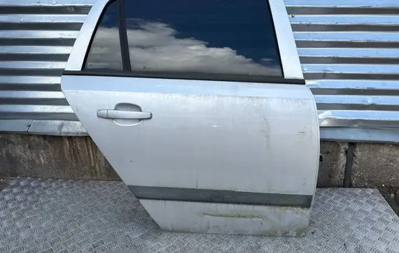 Opel Astra H Rear door