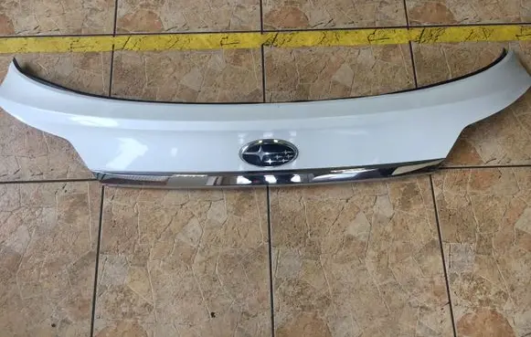 Tailgate trim