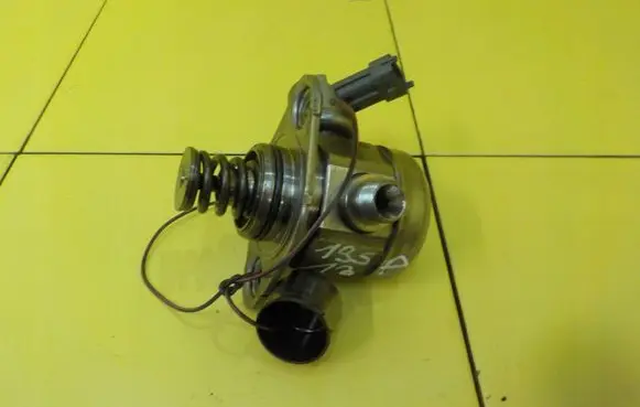Volvo S60 Fuel injection high pressure pump BM5G9D376BA