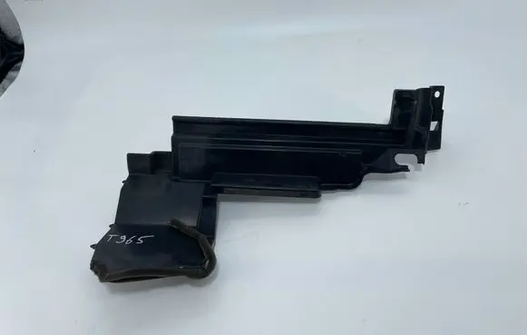 Nissan Pulsar Intercooler air guide/duct channel 628233ZN0A