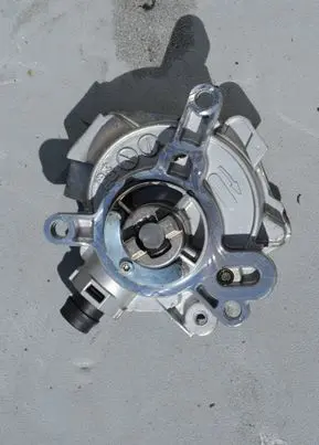 Volvo V40 Vacuum pump 31316688