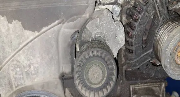 Volvo S60 Generator/alternator belt tensioner 